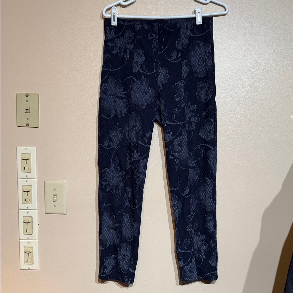 Frank Lyman Design Navy Floral Leggings